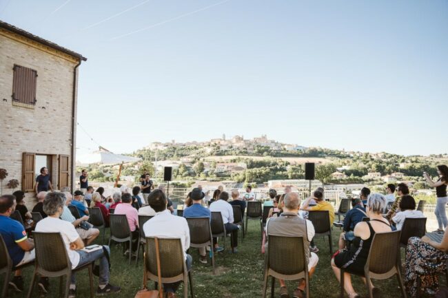 Pubblico-Villaggio-