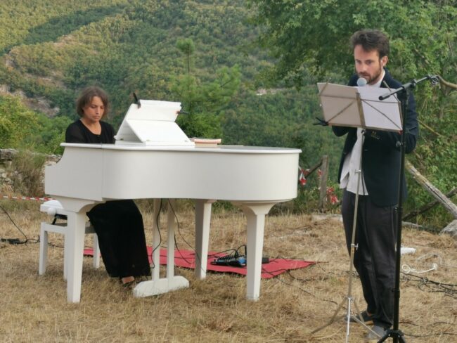 La-pianista-Ilaria-Baleani-e-lattore-Michele-Maccaroni-1-650x488