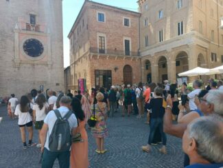 TURISTI_MACERATA-8-325x244