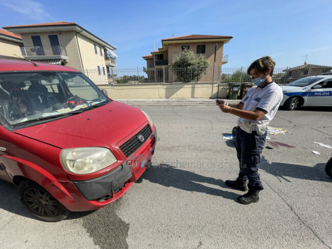incidente-auto-scooter-via-dannunzio-civitanova-FDM-2-650x488