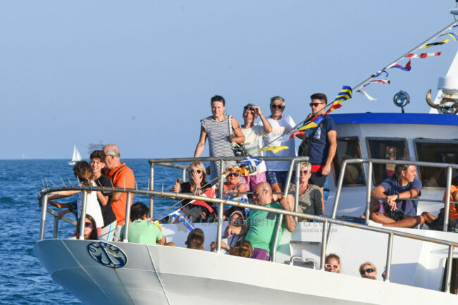 messa-e-processione-in-mare-di-san-marone-civitanova-FDM-13-650x433