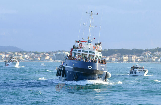 messa-e-processione-in-mare-di-san-marone-civitanova-FDM-14-650x425