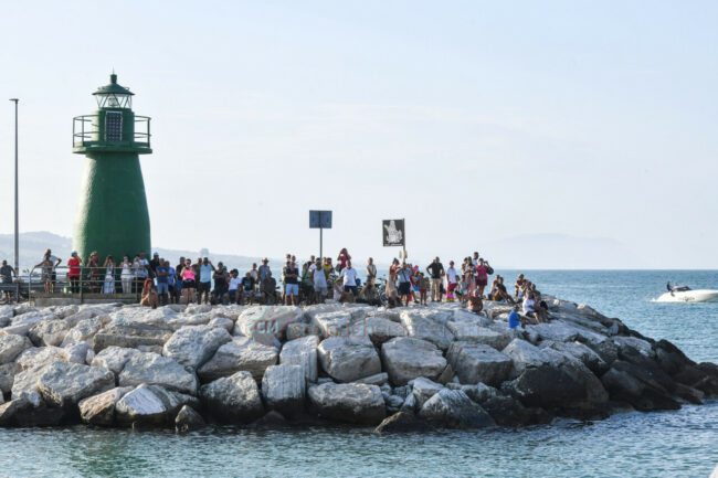 messa-e-processione-in-mare-di-san-marone-civitanova-FDM-8-650x433