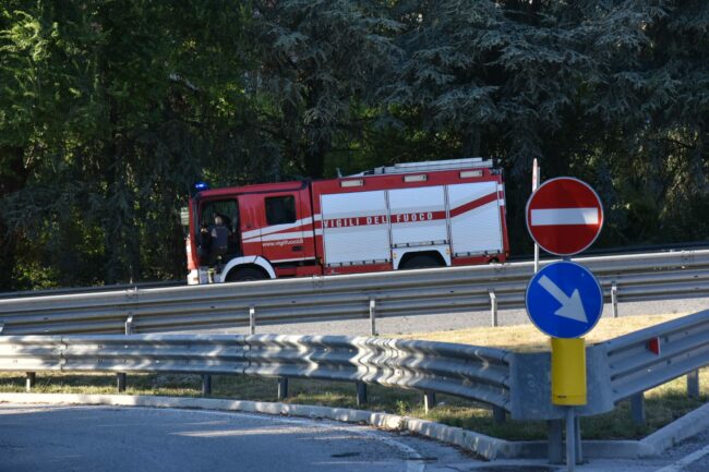 vigili-del-fuoco-via-mattei-1-650x433