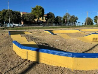 La-nuova-pista-Pump-track-San-Lorenzo-in-Campo-Treia-2-325x244