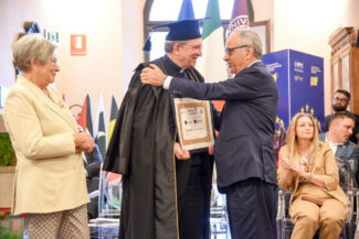 Petrocchi_Adornato_GiornataDelLaureato_FF-24-325x217