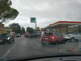 Semaforo-Passo-Colmurano-Metano-Seri-Carburanti_censored