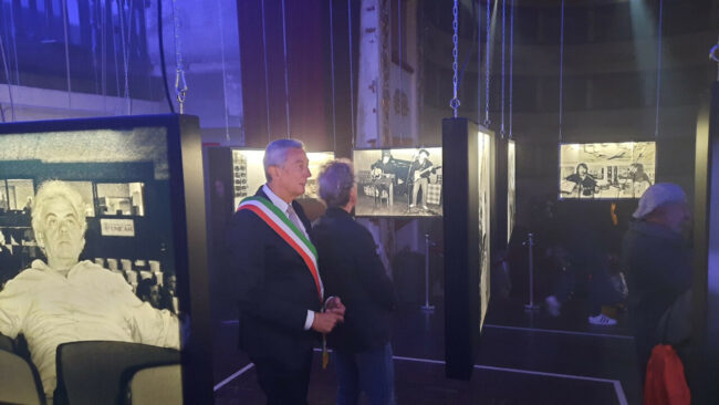 Sindaco-Antonio-Bravi-alla-mostra-