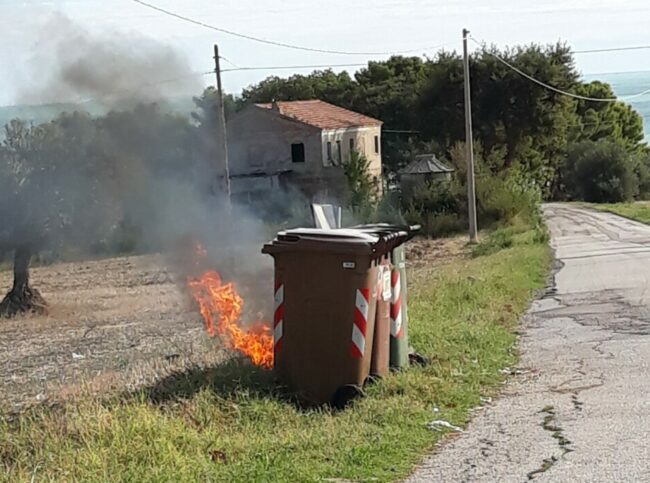 cassonetti-a-fuoco-1-e1663683656346-650x483