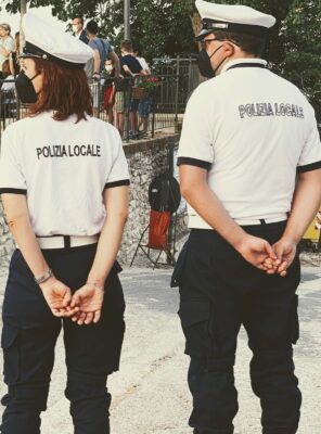polizia_caldarola-2-296x400