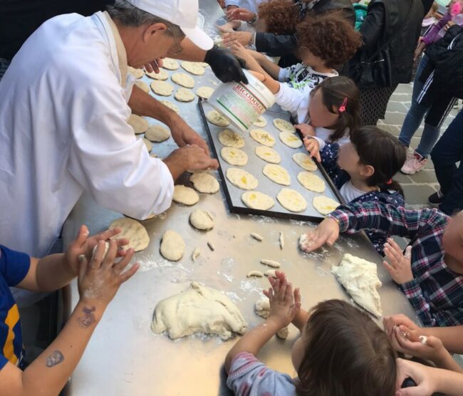 Festa-del-Pane-Tolentino-4-e1665998990640-650x556