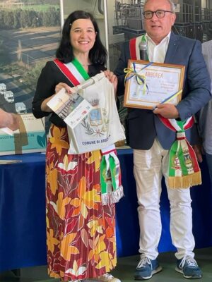 Il-sindaco-Franco-Capponi-insieme-a-Manuela-Pintus-Sindaco-di-Arborea