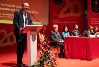 Seicento-farmacisti-ospedalieri-a-Camerino-per-i-20-anni-del-Master-in-Manager-di-Dipartimenti-Farmaceutici-2-325x221