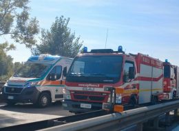 Con l’auto contro il guard rail,  feriti quattro ragazzi