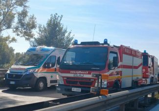 ambulanza 118 vigili del fuoco superstrada archivio arkiv1