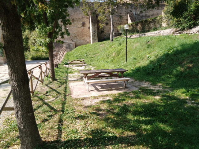 area-verde-ponte-diavolo-panchine-rip2-650x488