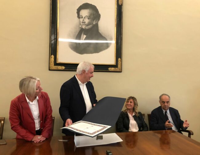 convenzione-centro-studi-leopardiani-e-unimc-1-650x502
