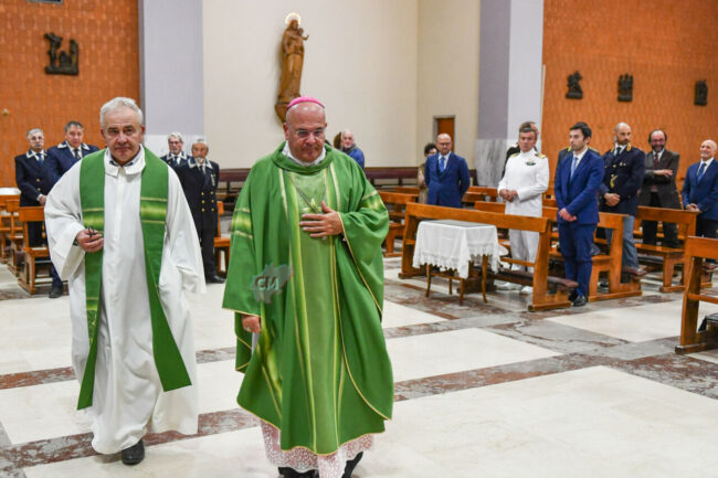 festa-guardia-costiera-don-mario-colabianchi-e-vescovo-pennacchio-civitanova-FDM-5-650x433