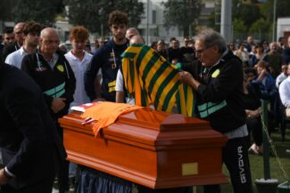 funerale-michele-gironella-FOTO-FF1-325x217