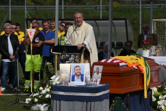 funerale-michele-gironella-FOTOFF7-650x433