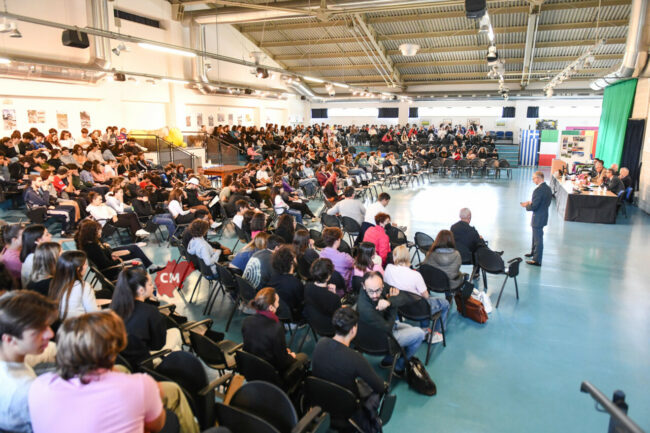 giornata-lotta-alla-contraffazione-studenti-liceo-da-vinci-civitanova-FDM-8-650x433