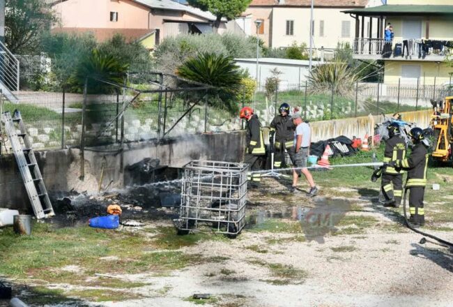 incendio-capanno-fontespina-2-650x440