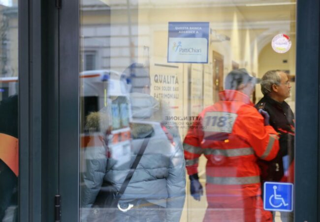 rapina-banca-popolare-ancona-via-carducci