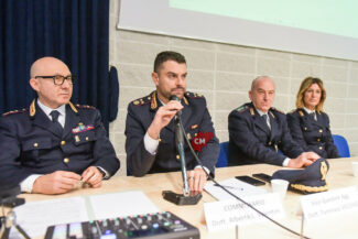 75esimo-polizia-stradale-licei-da-vinci-civitanova-FDM-2-325x217