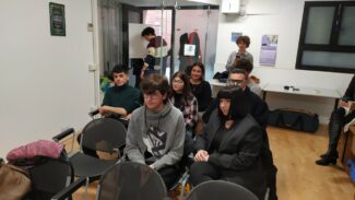 Universitari-presenti-nella-sede-dello-sportello-2-325x183