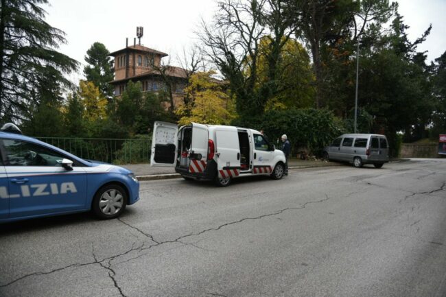 incidente_poliziasanta_croce_macerata3-650x433