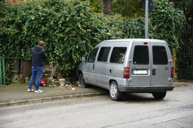 incidente_poliziasanta_croce_macerata5-650x433