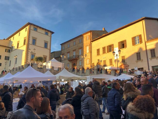 piazza-XX-Settembre-Monte-San-Martino-2-650x488