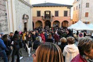 piazza-XX-Settembre_1-Monte-San-Martino-3-325x217