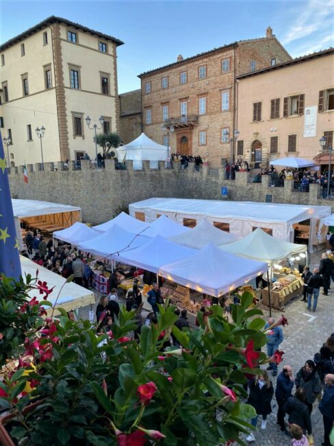 piazza-XX-Settembre_3-Monte-San-Martino-5-488x650