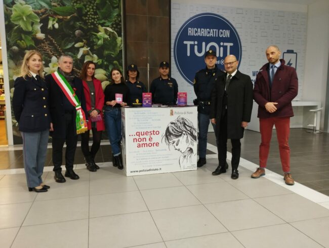 polizia-questo-non-e-amore