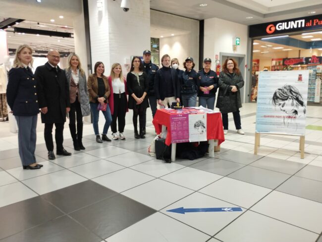 polizia-questo-non-e-amore3-650x489