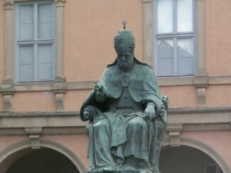 statuua-sisto-V-camerino