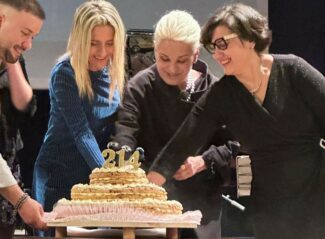 Filarmonica_taglio-della-torta-214-e1672315627973-325x239