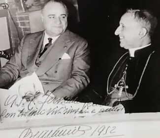 Il-Nunzio-Apostolico-Fernando-Cento-e-il-tenerore-Beniamino-Gigli