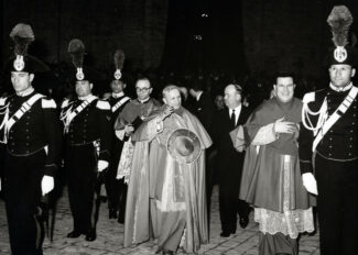 Il-cardinale-Fernando-Cento-e-il-vescoco-Silvio-Cassulo