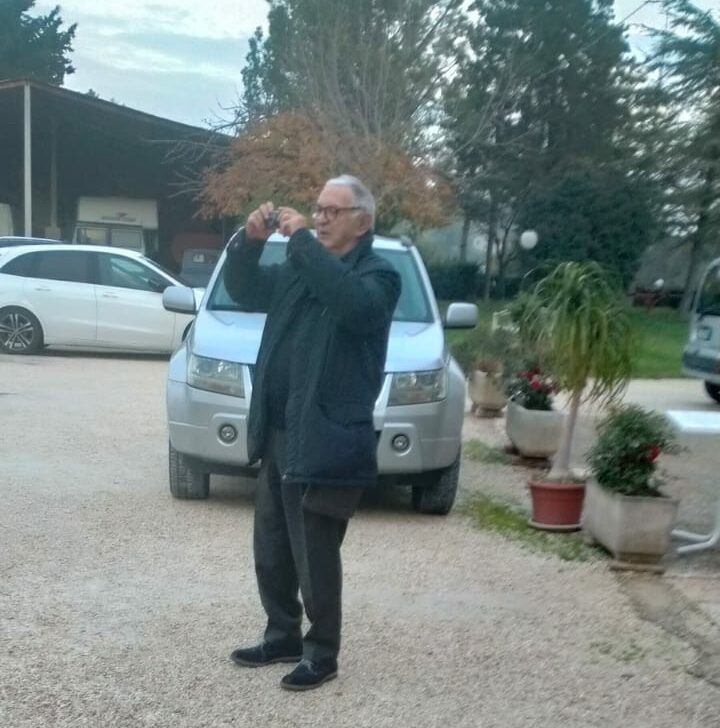 Pino-Ciappelloni-in-veste-di-fotoreporter-e1670097109188