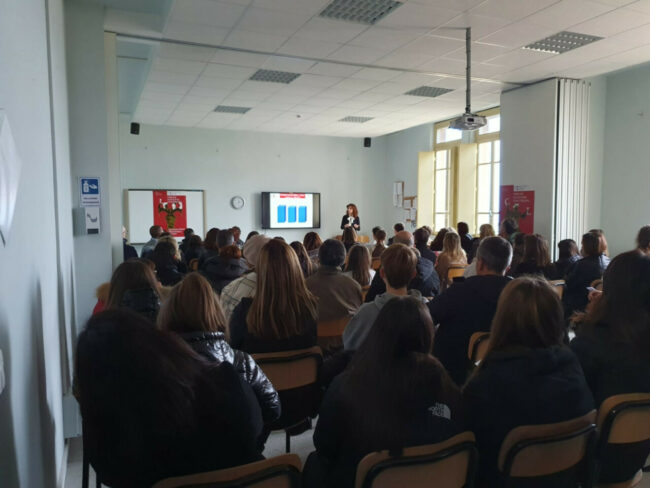 Scuola-Aperta-al-Liceo-Leopardi-di-Macerata_11-650x488