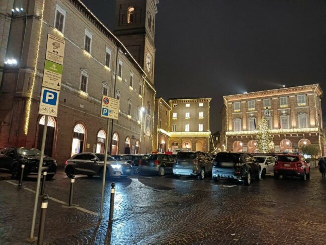 auto-piazza-macerata_censored