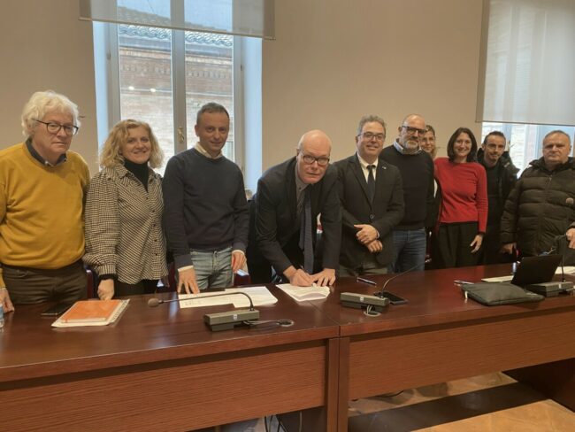 firma-rettore-sindacati-contratto-integrativo