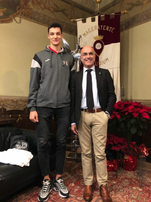 nikolov-unimc6-488x650