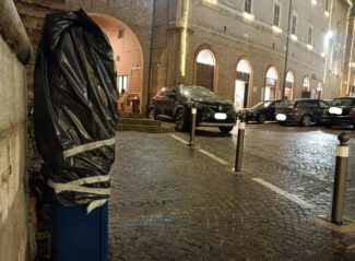 parcheggio-piazza-liberta-parcometro-parcometri-2-325x239