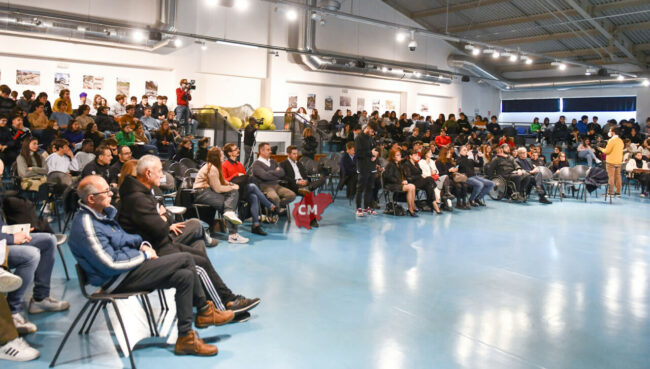 premiazioni-call-to-action-ussi-e-estra-liceo-da-vinci-civitanova-FDM-1-650x369