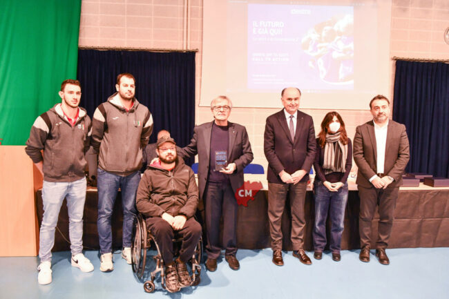 premiazioni-call-to-action-ussi-e-estra-liceo-da-vinci-civitanova-FDM-11-650x433