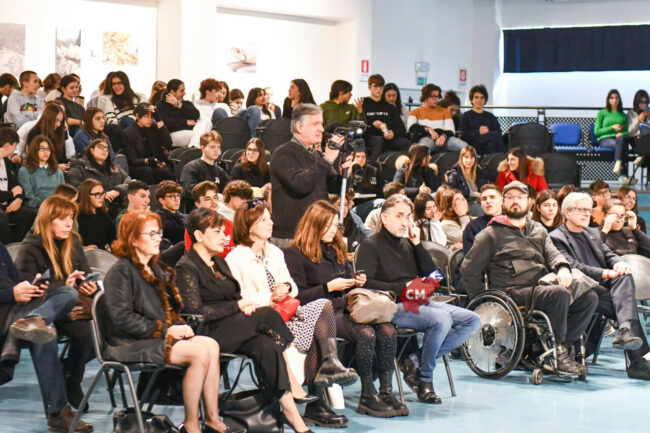 premiazioni-call-to-action-ussi-e-estra-liceo-da-vinci-civitanova-FDM-2-650x433