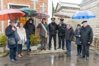 Targa-in-onore-di-Maria-Principi-in-Mancinelli-